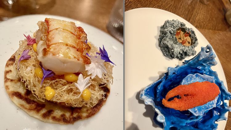 A sinistra Lobster e pink pepper, una deliziosa tartelletta/pancake pressata in una macchina da taco. Contiene un'insalata fredda di astice norvegese, preparata tipo un astice alla catalana ma con l'aggiunta di pesche svedesi grigliate e disidratate. Un'emulsione di pepe rosa aggiunge una gradita piccantezza. L'insieme richiama alla lontana una salsa cocktail
A destra Langoustine Claw, mushroom, spruce, koji. Dopo l'aragosta, lo scampo in un viaggio sul registro "mari&monti". Il cuoco utilizza qui le code nella loro integrità per una mousseline cremosa, inserita in uno stampo al silicone a forma di chela, poi spennellata in un fudge di peperoncini ammollato in un bagno di acqua vodka, una panatura piuttosto eterea. Nell'intingolo accanto c'è del gel di germogli di pino, rømme (panna acida a fermentazione naturale, preparazione norvegese) e un'emulsione di porcini
