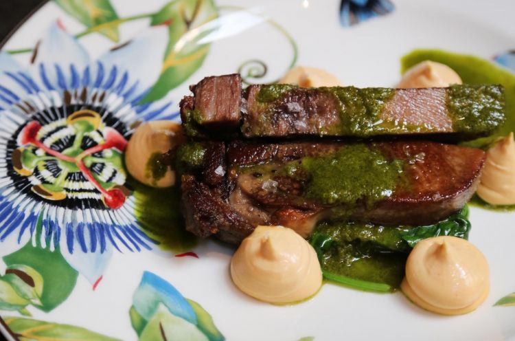 La parte buona del bollito: lingua di vitellone, maionese peperoni rossi, salsa verde
