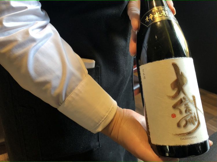 Ancora piccola la carta, con una decina di vini e altrettanti sake. In sala c'è Yuko Negishi, già da Wicky's