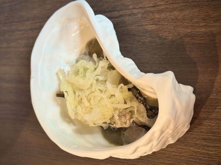 Ostrica, verza e capperi
