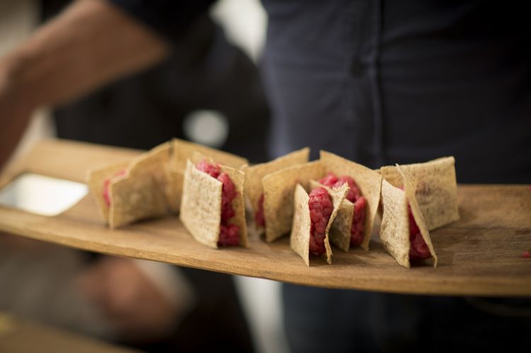 Altri utilizzi: sfoglie di pane Autentiko con battuta di pezzata rossa

