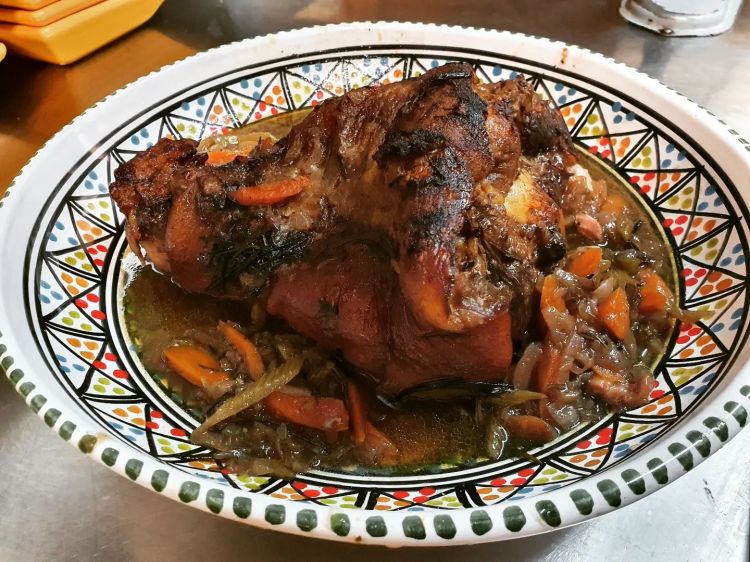Stinco cotto al forno a legna