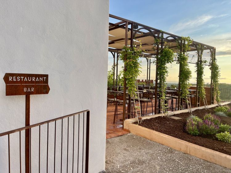 Particolare della terrazza, con vista panoramica