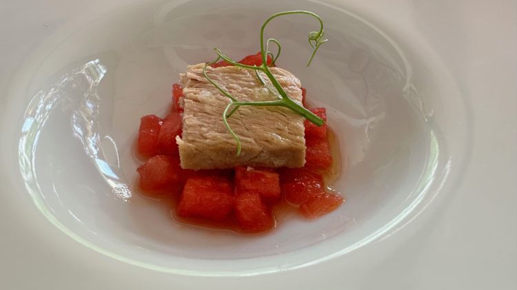 Tonno sott'olio autoprodotto e anguria marinata nella soia, dolcezza e sapidità