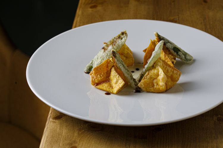 Tortelli ripieni di zucca fritti, taleggio, salvia e aceto balsamico