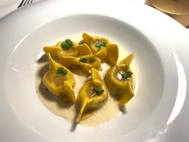 Tortelli ripieni di quagle arrosto e spuma di burro nocciola - Foto: Vat
