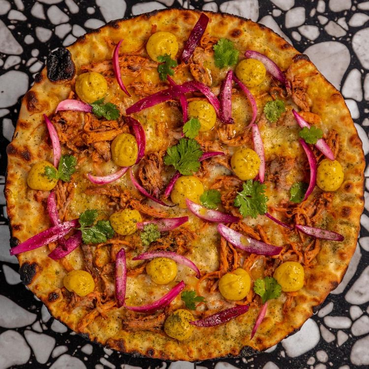 La pizza Cochinita (fiordilatte, maiale marinato n