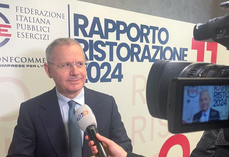 Il presidente di Fipe-Concommercio, Lino Enrico Stoppani, alla presentazione del Rapporto Ristorazione Fipe 2024
