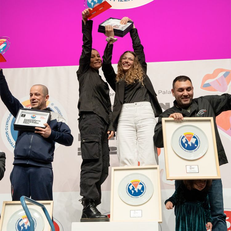 Giulia Vicini e Giulia Zanni vincitrici al Campionato Mondiale della Pizza