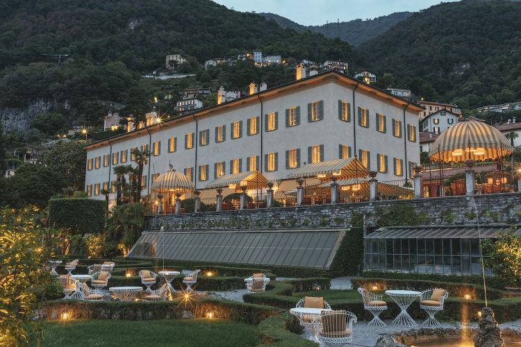 Hotel Passalacqua at dusk. Photo Ruben Ortiz