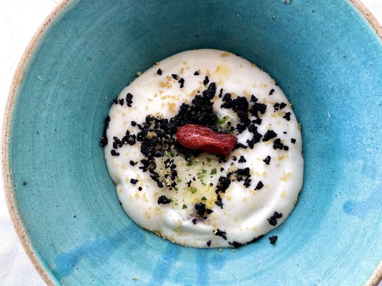 Cozze di Olbia, spuma di patate, crumble di olive nere di Villacidro, gelatina di acqua di cozze, pomodorino confit e bottarga di spigola fatta in casa