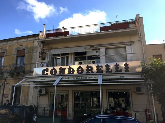 La pasticceria Condorelli a Belsito
