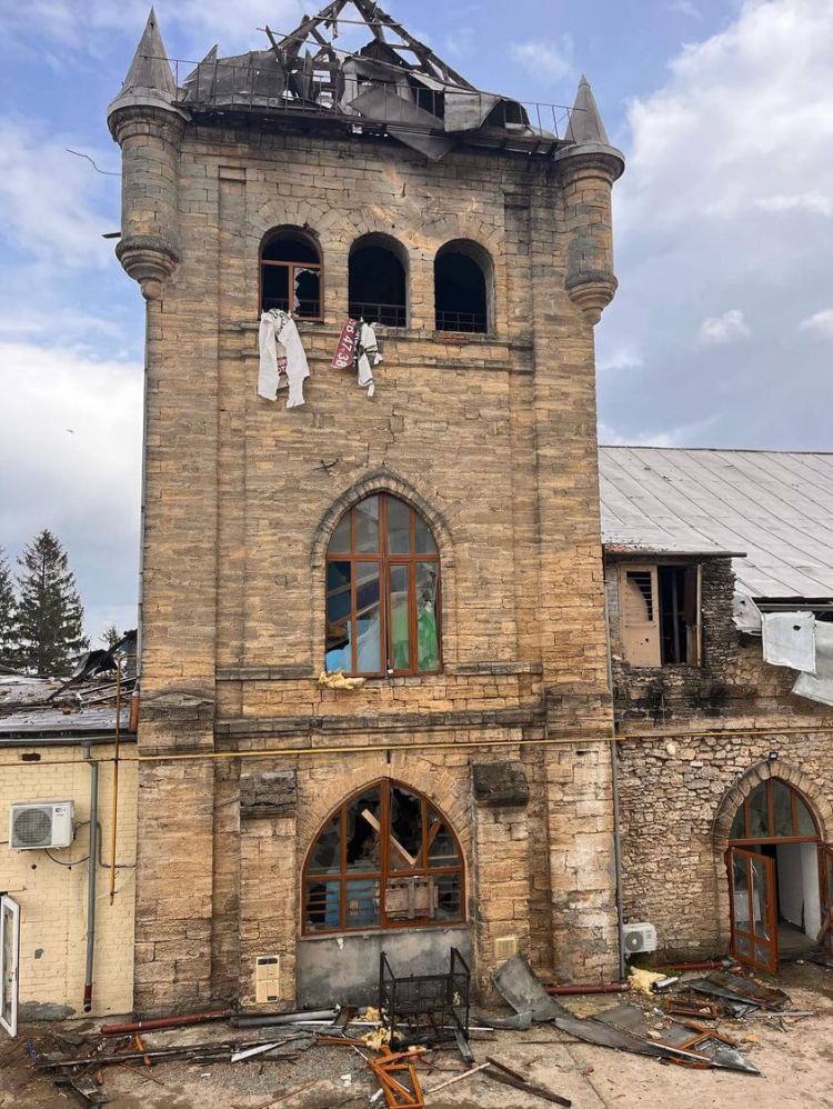 Lo storico Château gravemente danneggiato dai bombardamenti russi