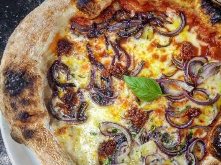 Cipolla rossa di Tropea e 'nduja per condire u