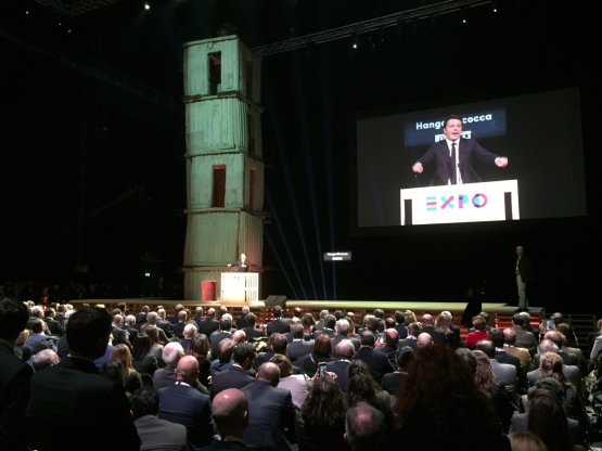 Premier Matteo Renzi had the task of closing the Expo delle Idee. Before him, other prestigious speeches, from Carlin Petrini to Giancarlo Caselli, from minister Maurizio Martina to Umberto Veronesi. Not counting the message from President Sergio Mattarella, the speech, from Brazil, of former president Luiz Inácio Lula and Pope Francis’ long video message