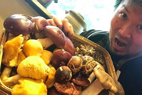 Zaiyu Hasegawa e i funghi del Monte Fuji (foto Instagram)
