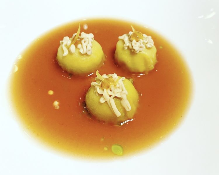 Bottoni di scampi, consommé di scampi e limone candito