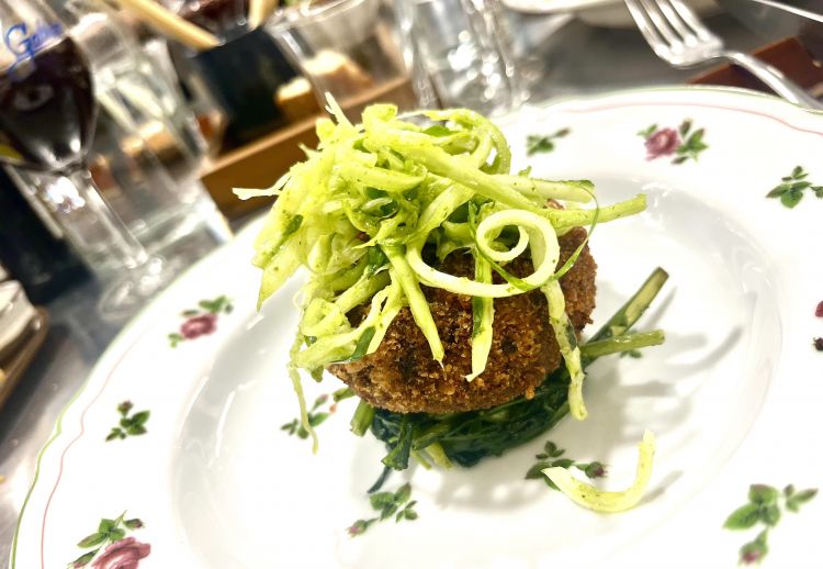 Polpetta di bollito con cruditè di verdure di stagione