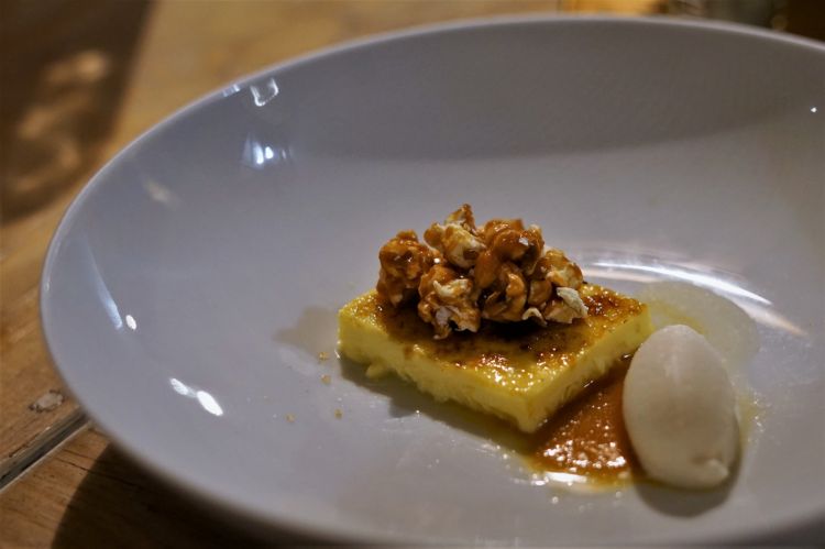 Creme brulee, gelato di marsala, coulis di peperoni