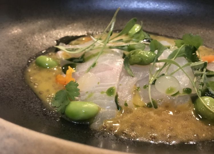 Crudo di Ricciola con frutto della passione edamame e germogli