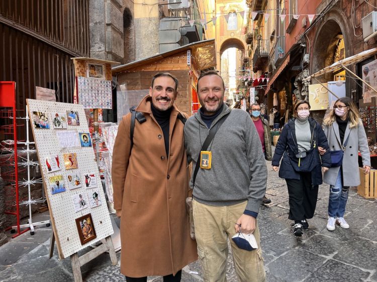 A SPASSO PER NAPOLI. Marco Giuliano, chef concierge del Parker's e Glauco Messina, guida turistica. Ciceroni delle gite del Grand Hotel, conoscono la città a menadito 
