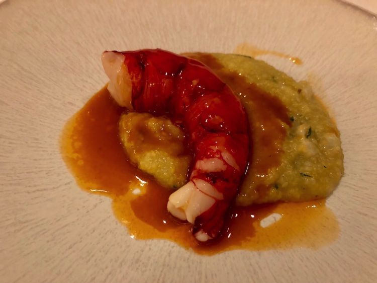 Belcanto: Carabineiros in two services. First service: a sauce with the heads of the crustacean and cod bladder