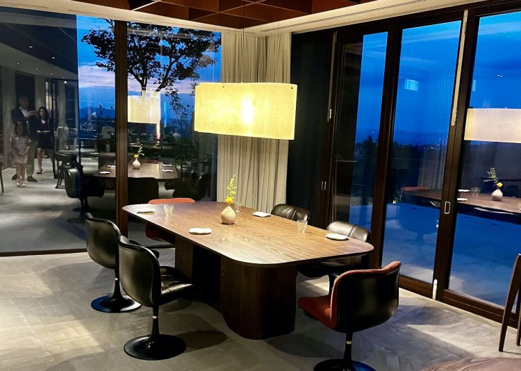 Il ristorante si compone di 12 tavoli (11 più uno in sala privata)