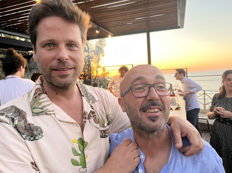 Il brasiliano Maurizio Zillo, chef di Gagini (una stella Michelin da pochi mesi) e Nino Barraco di Vini Barraco a Marsala
