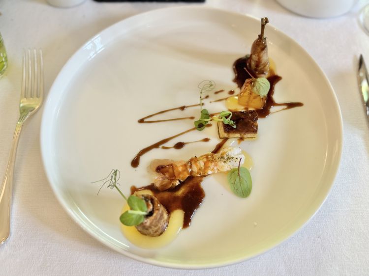 Quaglia, scampo, foie gras, mela, arancia