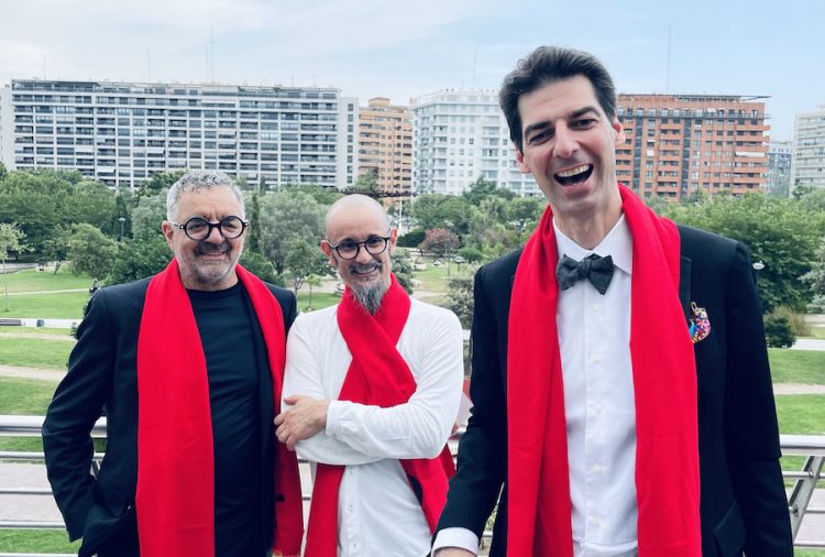 Italian smiles at Valencia 2023. From left Mauro Uliassi, Enrico Crippa and Massimiliano Alajkmo
