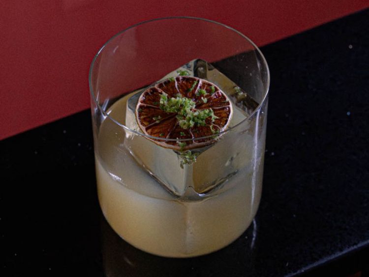 Uno dei cocktail firmati da&nbsp;Lionel Guevara,&nbsp;il bartender di Fragmentos
