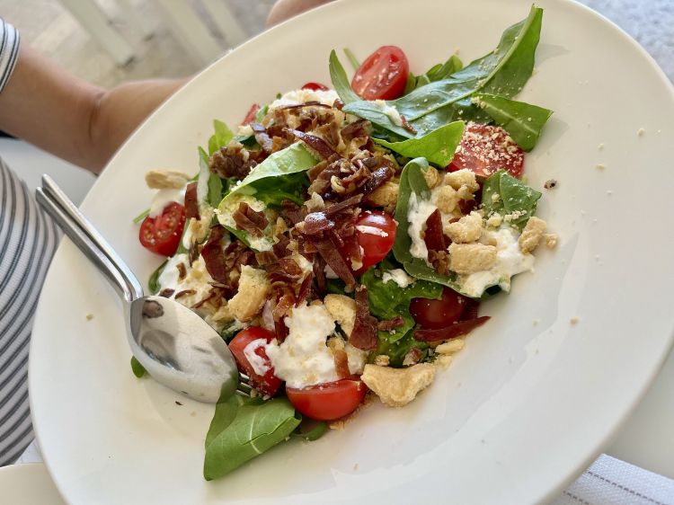 Dal nostro pranzo al Porticato spiccava l'Insalata Cesarina, pugliesizzazione felice della Ceasar Salad