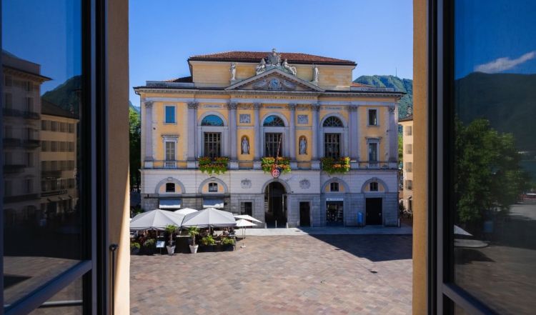 Ristorante con vista: su Piazza della Riforma e su