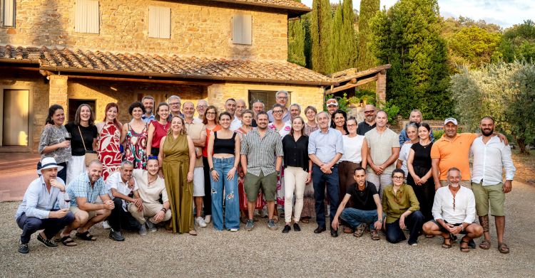 Il team di Querciabella all'inizio della vendemmia 2025
