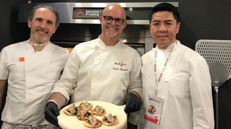 Denis Lovatel con lo chef giapponese, di stanza a Milano, Nobuya Niimori. I due hanno condotto insieme una masterclass durante Identità Golose 2019
