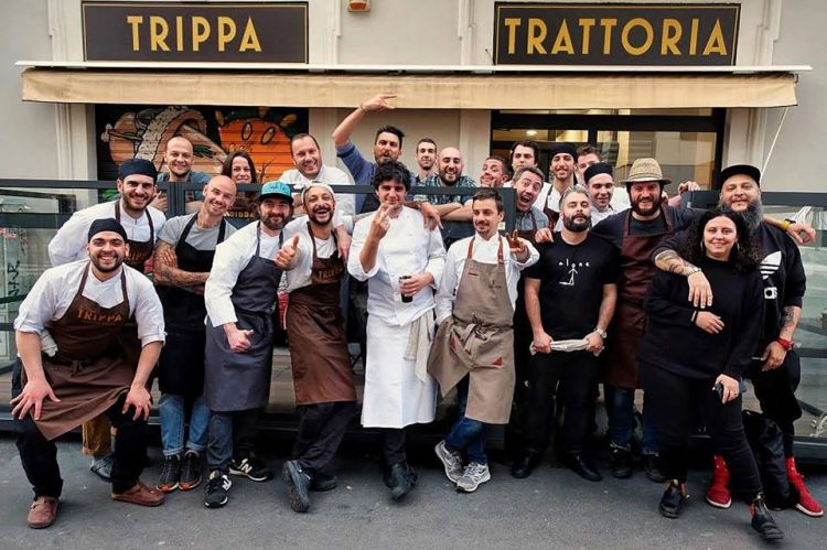 Il team che ha cucinato e servito in sala martedì