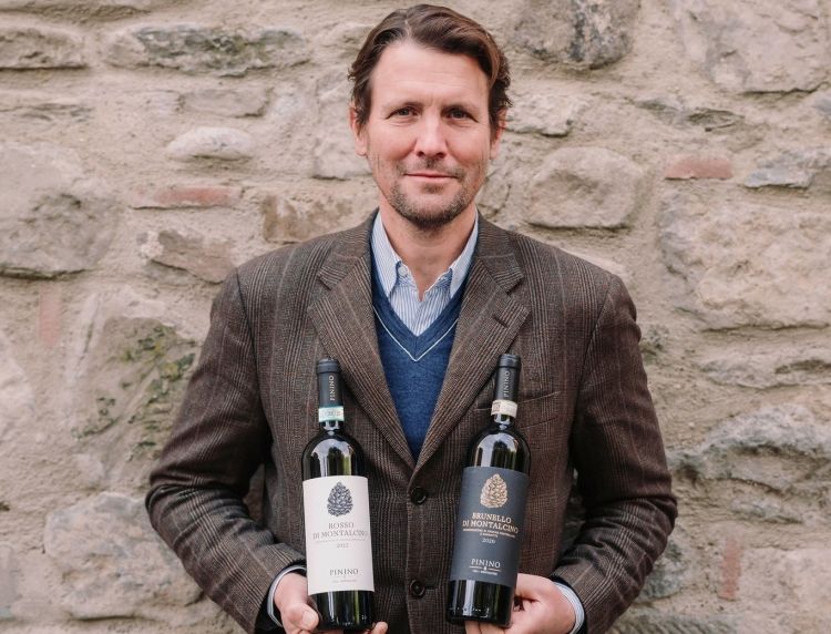 Salvatore Ferragamo con il Rosso di Montalcino e il Brunello di Pinino
