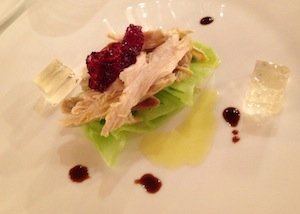 Gallina bianca di Saluzzo con gelatina di vino bianco e rosso e pomodori verdi dell'orto