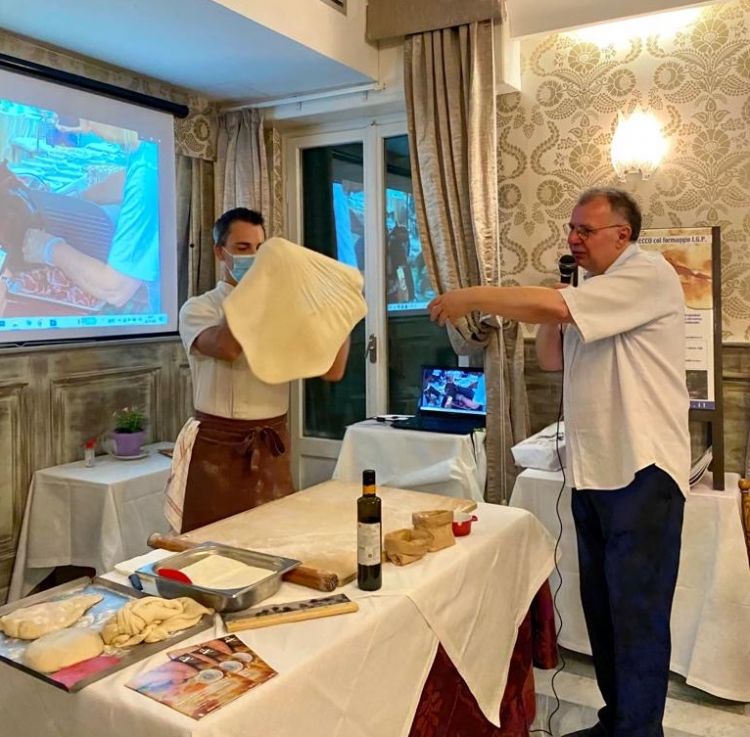 Un momento della masterclass Sapori in Paradiso organizzata dal Consorzio Focaccia di Recco Igp
