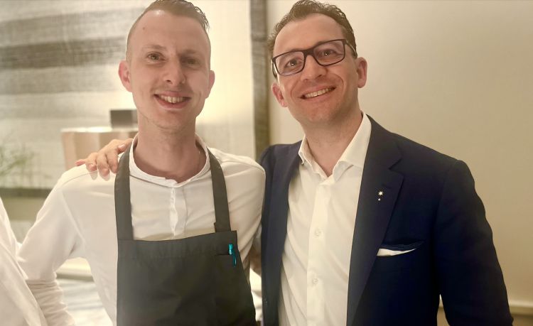 Lo chef con Antonio Saponara, general manager napoletano di Capella Bangkok