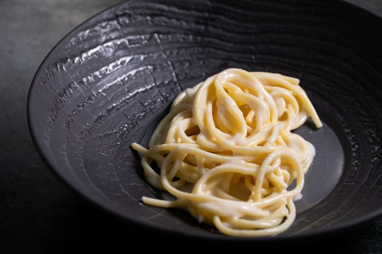 Spago tiepido, emulsione di cannolicchi e agrumi
