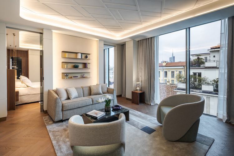 L'area living della Suite Leonardo, una delle 30 intime camere di Casa Baglioni, finemente arredate come una 'casa', con preziosi elementi di design
