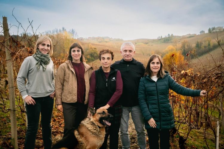 La famiglia al completo: Paola, Valentina, Luciana, Giulio e Federica Grasso