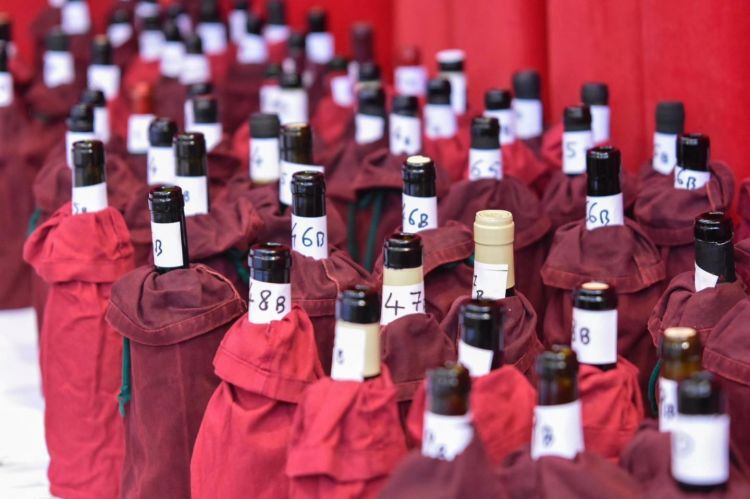 La degustazione alla cieca di 68 Amaroni del 2021