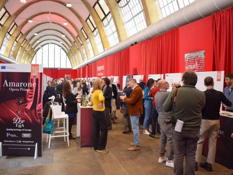 La degustazione ai banchi dei produttori