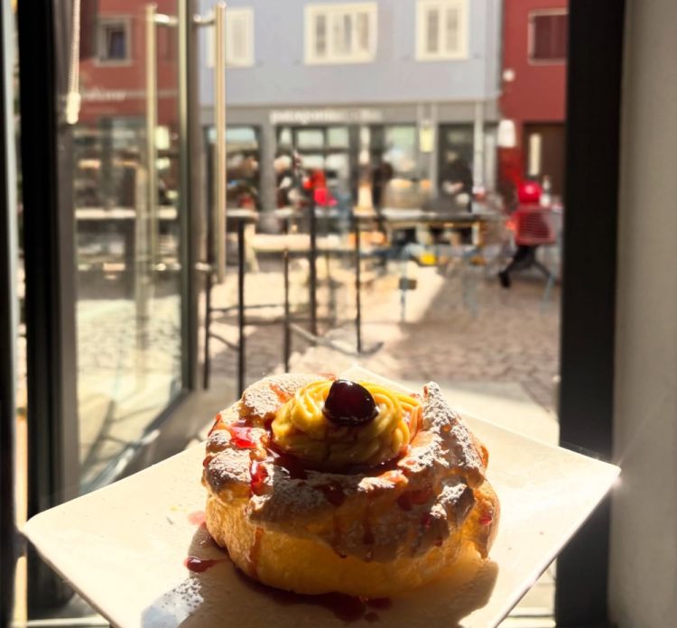 Tra le specialità, anche lievitati dolci come le Zeppole di San Giuseppe