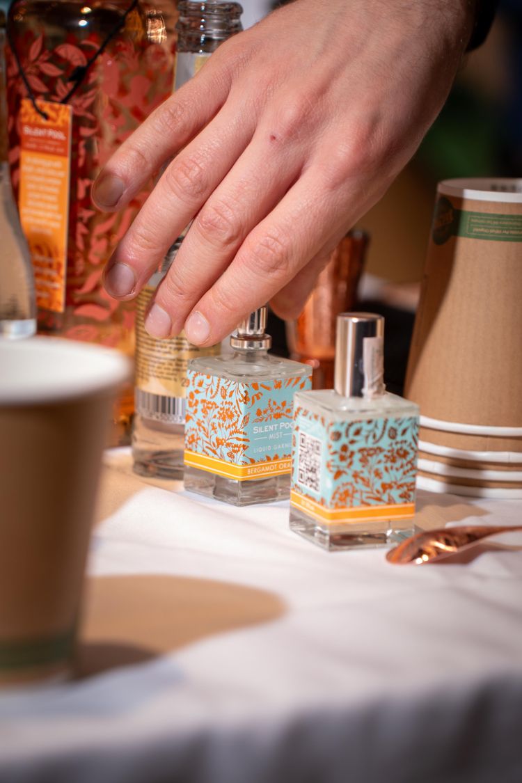 Venerdì 11 settembre da Serre Torrigiani va in scena la Silent Pool Experience, dedicata al gin inglese Silent Pool. Alle 17 una masterclass su invito guidata dal brand ambassador Antonio Franzese.
