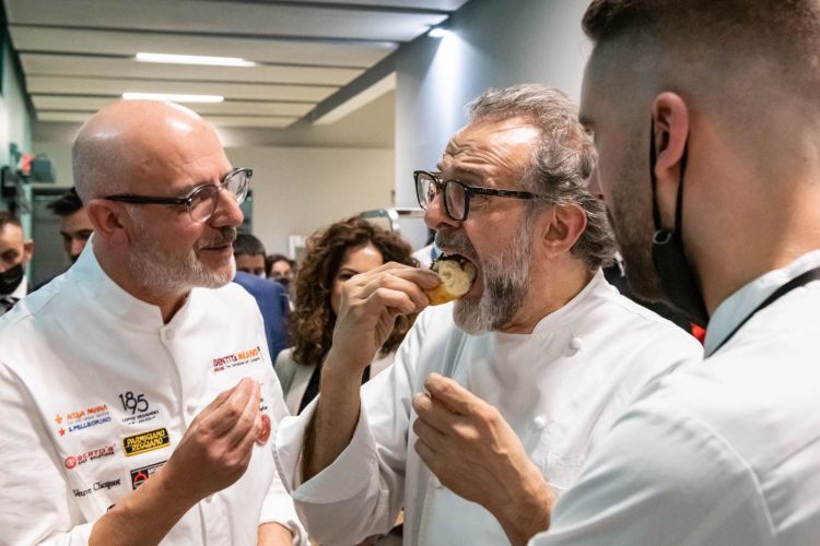 LA PIZZA FRITTA SPACCA. Franco Pepe e Massimo Bottura
