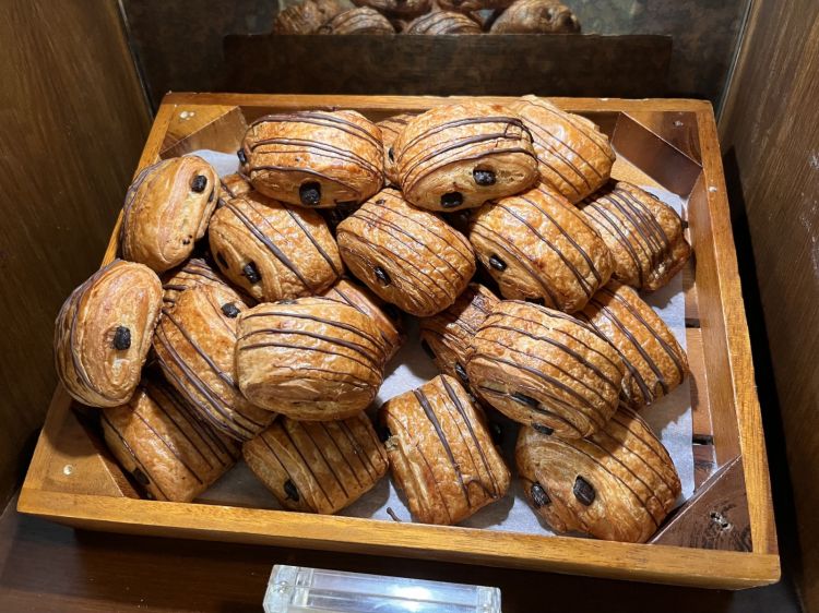 Pan au chocolat eterei a colazione al Conrad Abu Dhabi Etihad Towers
