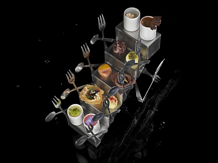 2008 - Scala
«Attraverso un percorso di ricerca caratterizzato dall'utilizzo di diversi componenti - vegetali, cioccolato, vegetali, fava di cacao - si conclude con la fava di cacao nella sua forma essenziale»